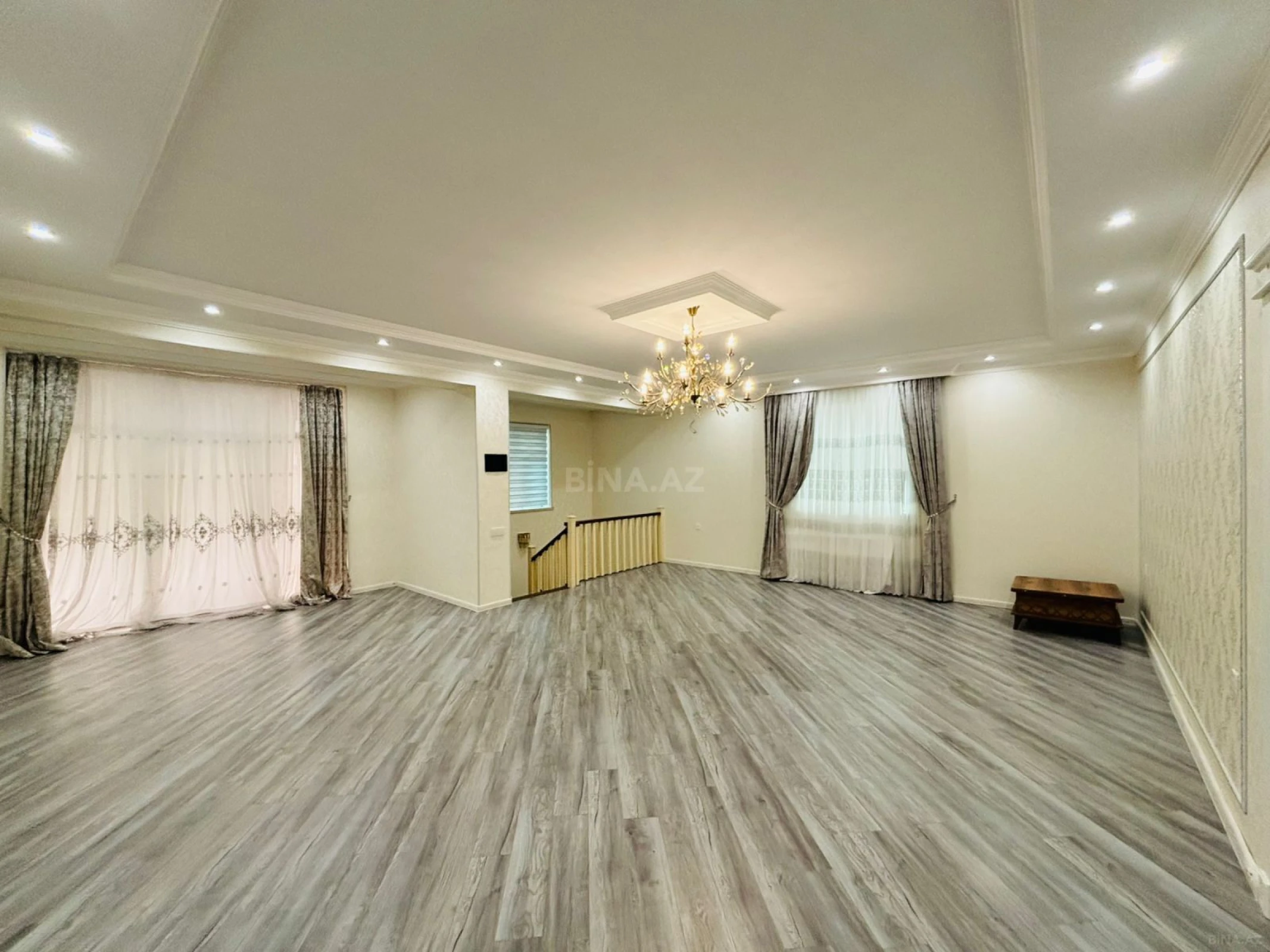 Satılır 5 otaqlı həyət evi 220 m²