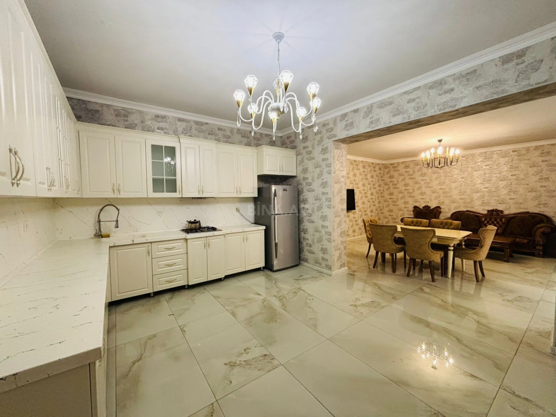 Satılır 5 otaqlı həyət evi 220 m²