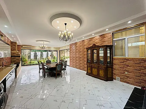 Satılır 5 otaqlı həyət evi 220 m²