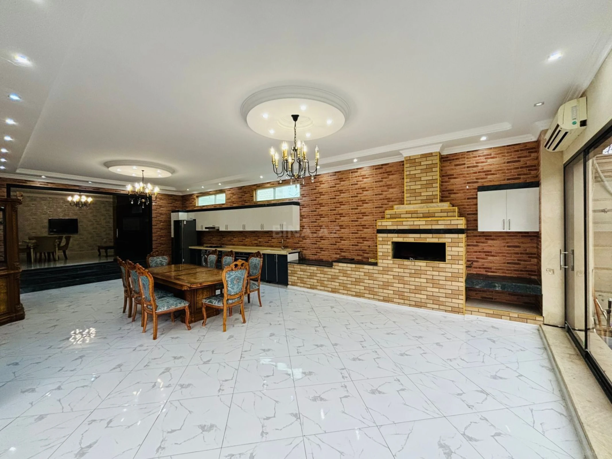 Satılır 5 otaqlı həyət evi 220 m²