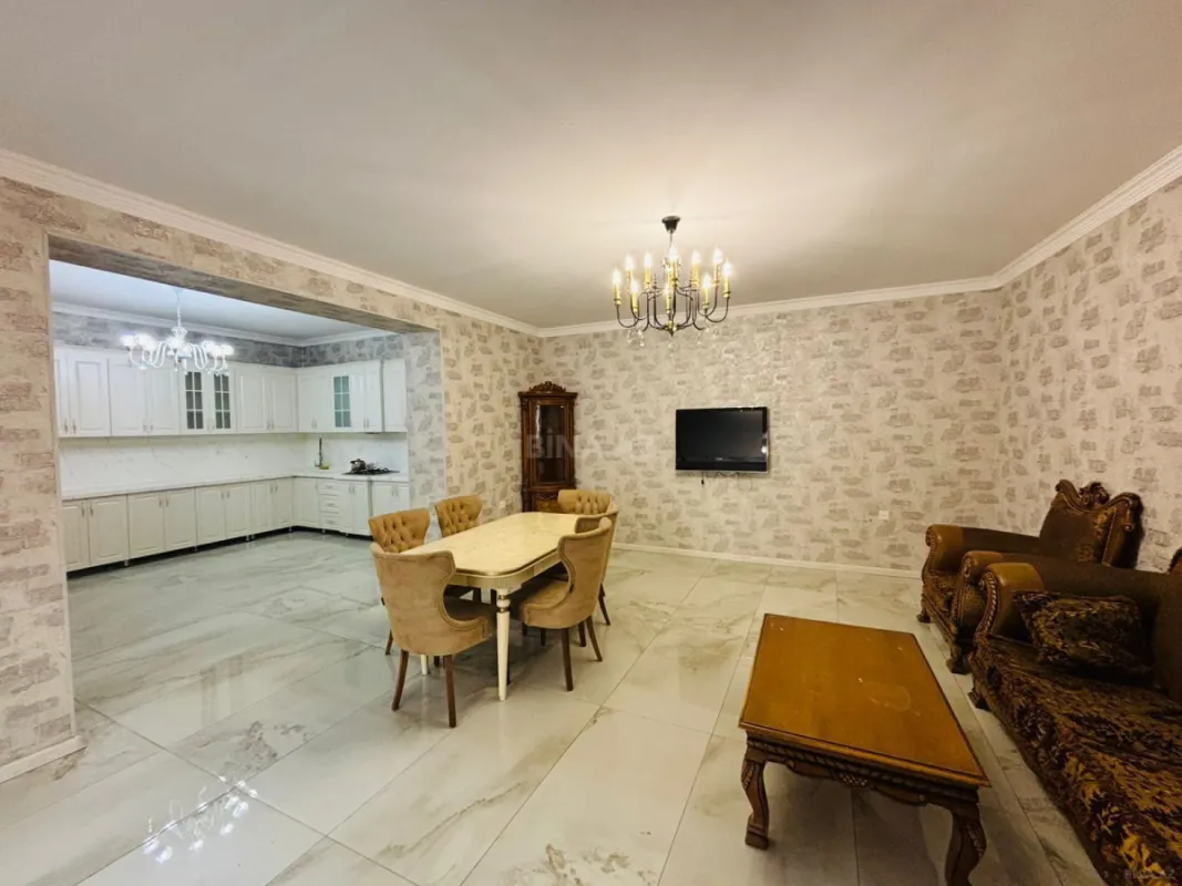 Satılır 5 otaqlı həyət evi 220 m²