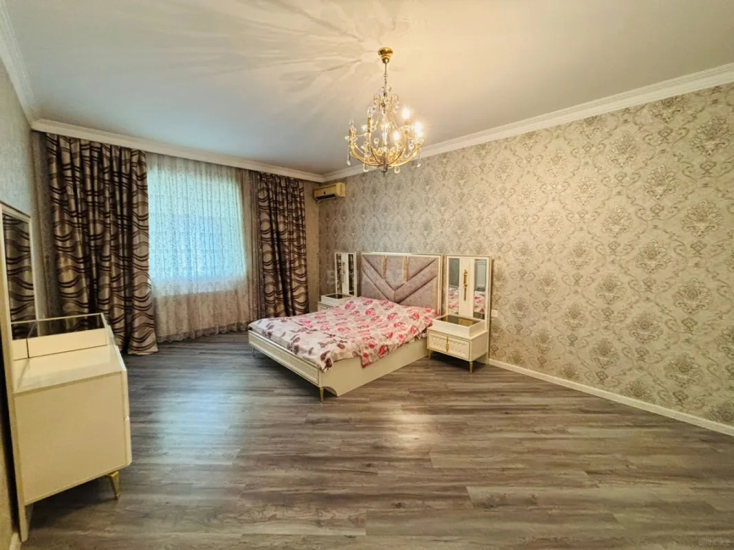 Satılır 5 otaqlı həyət evi 220 m²