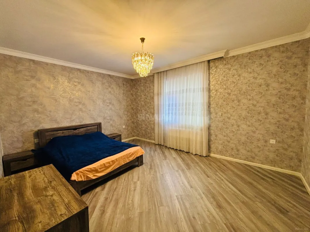 Satılır 5 otaqlı həyət evi 220 m²