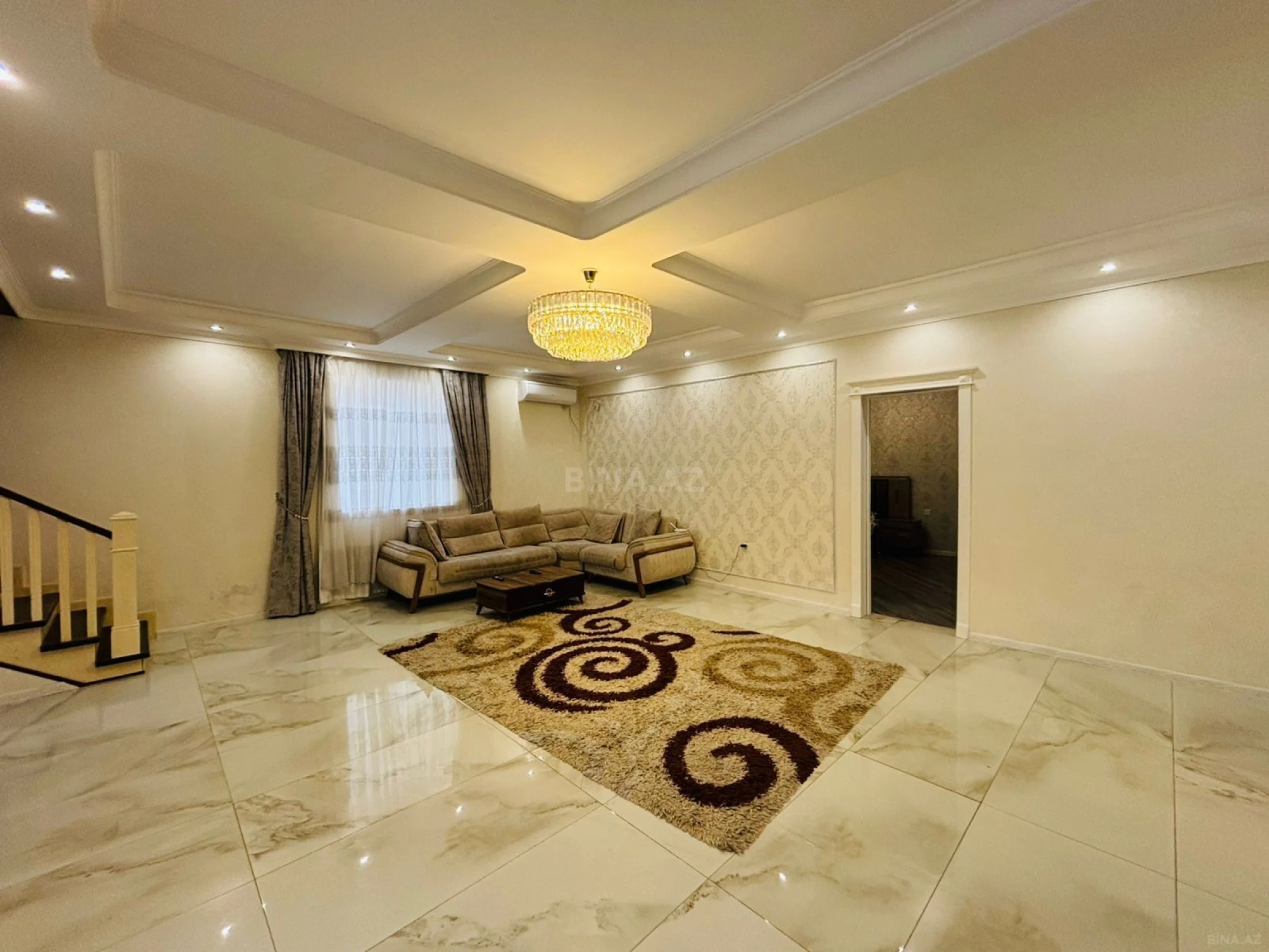 Satılır 5 otaqlı həyət evi 220 m²