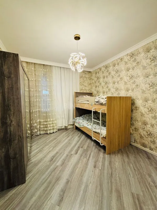 Satılır 5 otaqlı həyət evi 220 m²