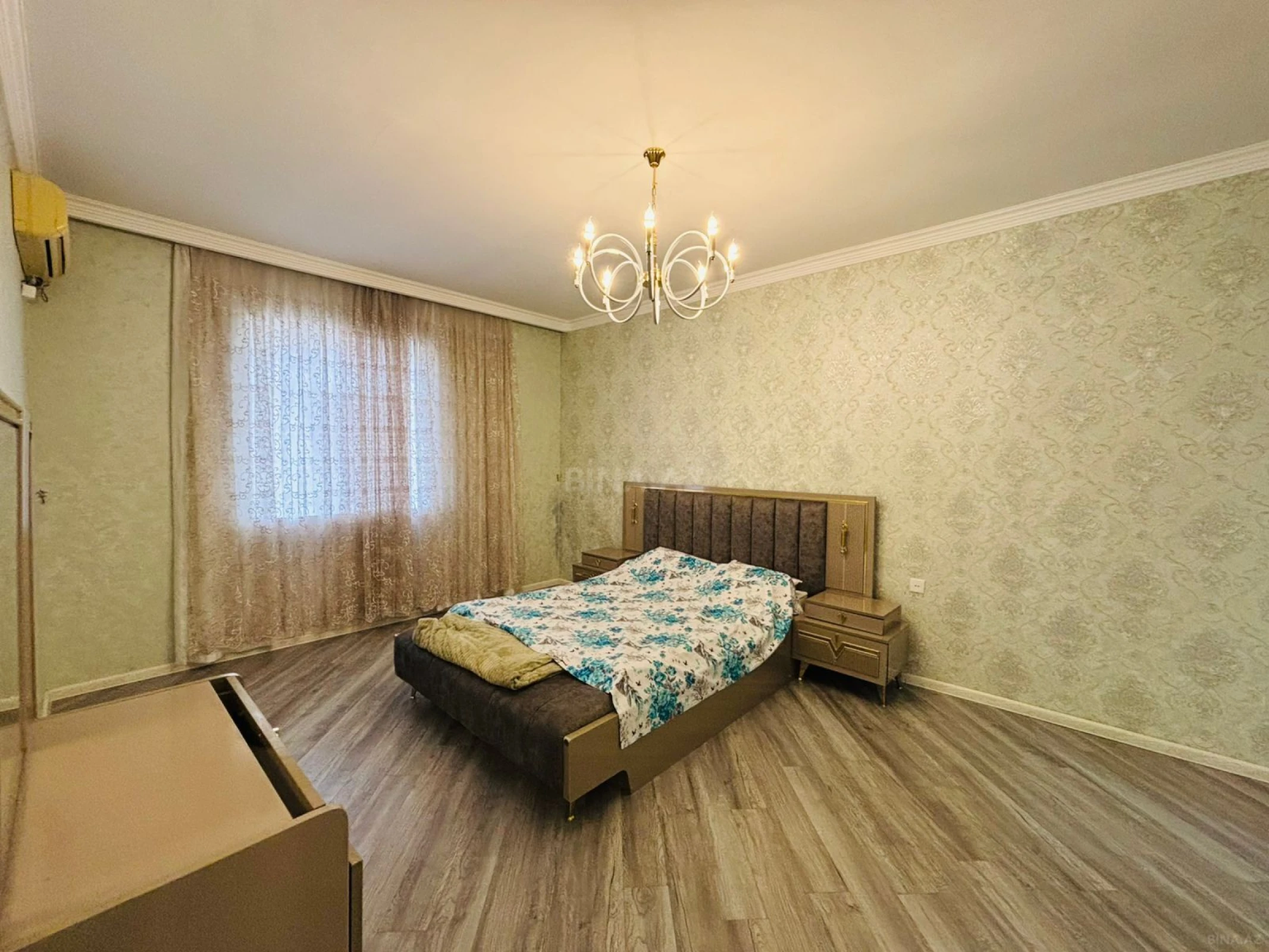 Satılır 5 otaqlı həyət evi 220 m²