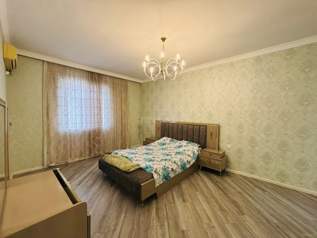 Satılır 5 otaqlı həyət evi 220 m²