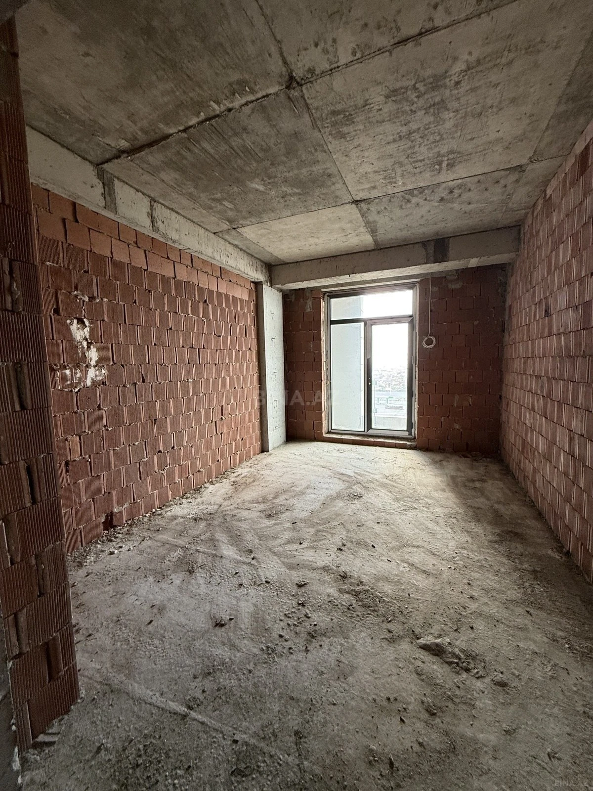 Satılır 3 otaqlı mənzil 97.4 m²