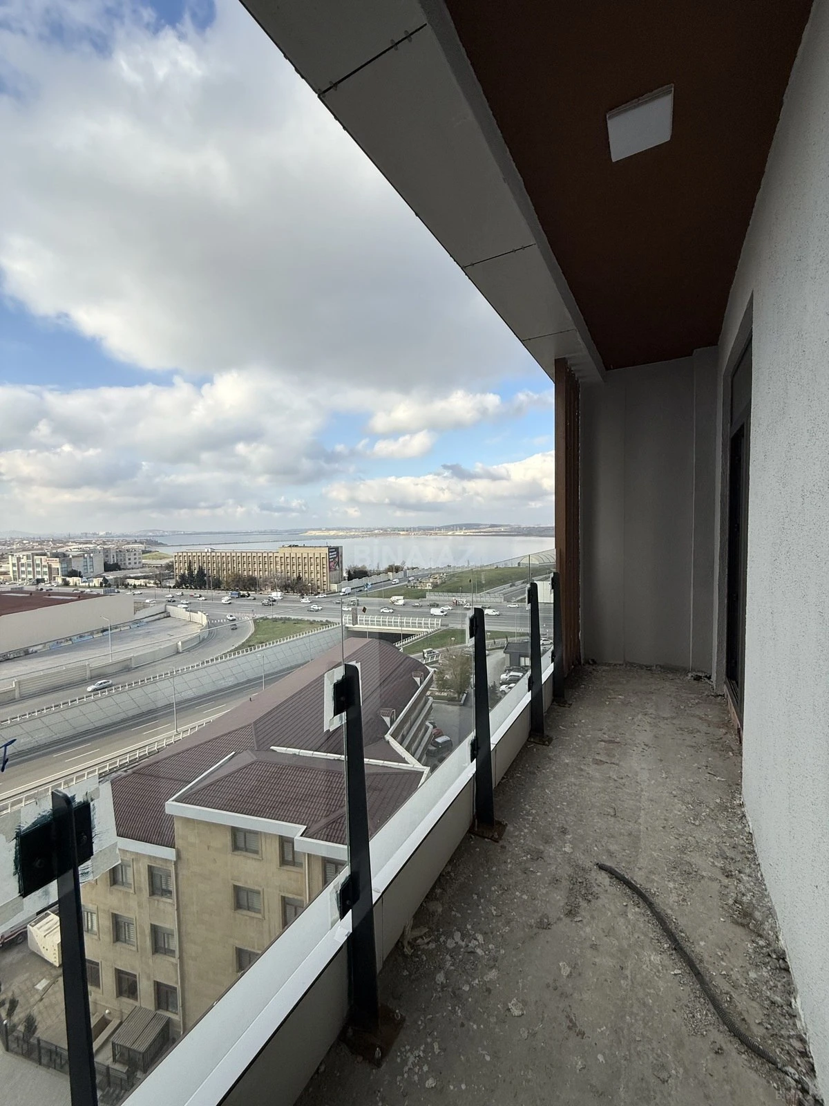 Satılır 3 otaqlı mənzil 97.4 m²