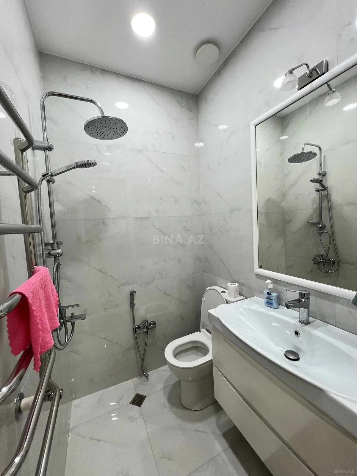 Satılır 3 otaqlı mənzil 140 m²