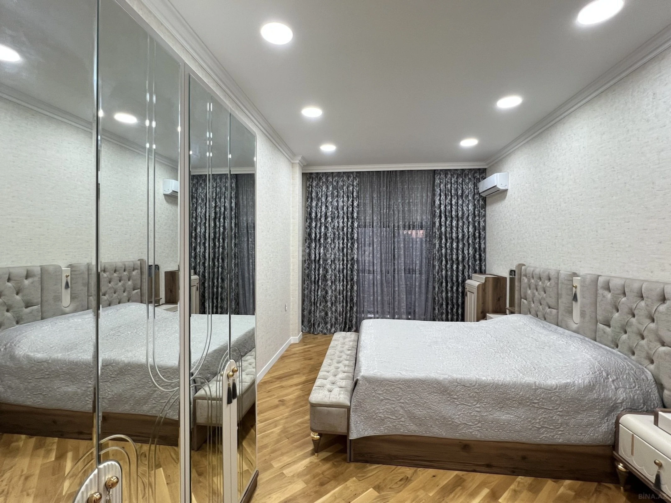Satılır 3 otaqlı mənzil 140 m²