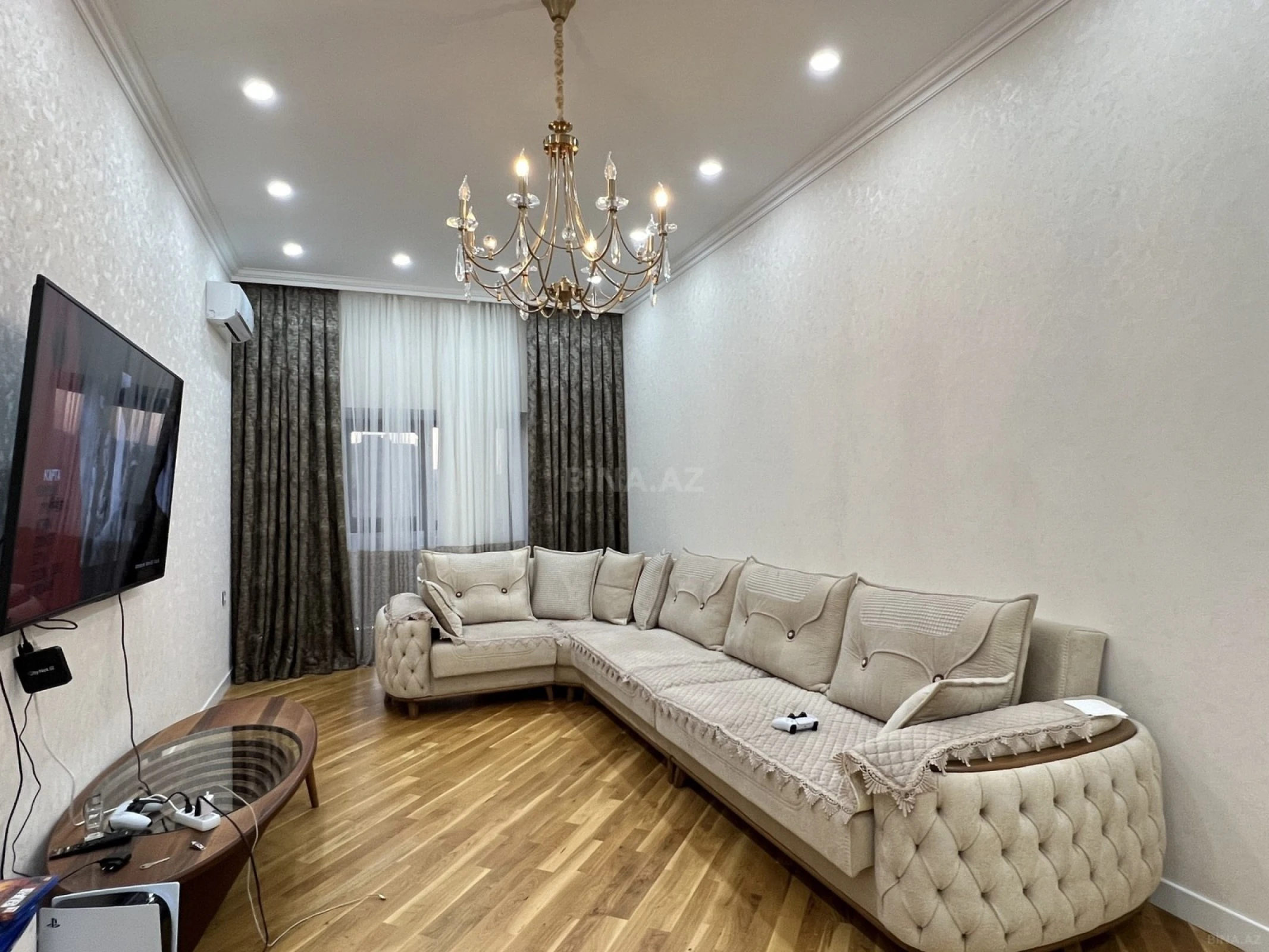 Satılır 3 otaqlı mənzil 140 m²