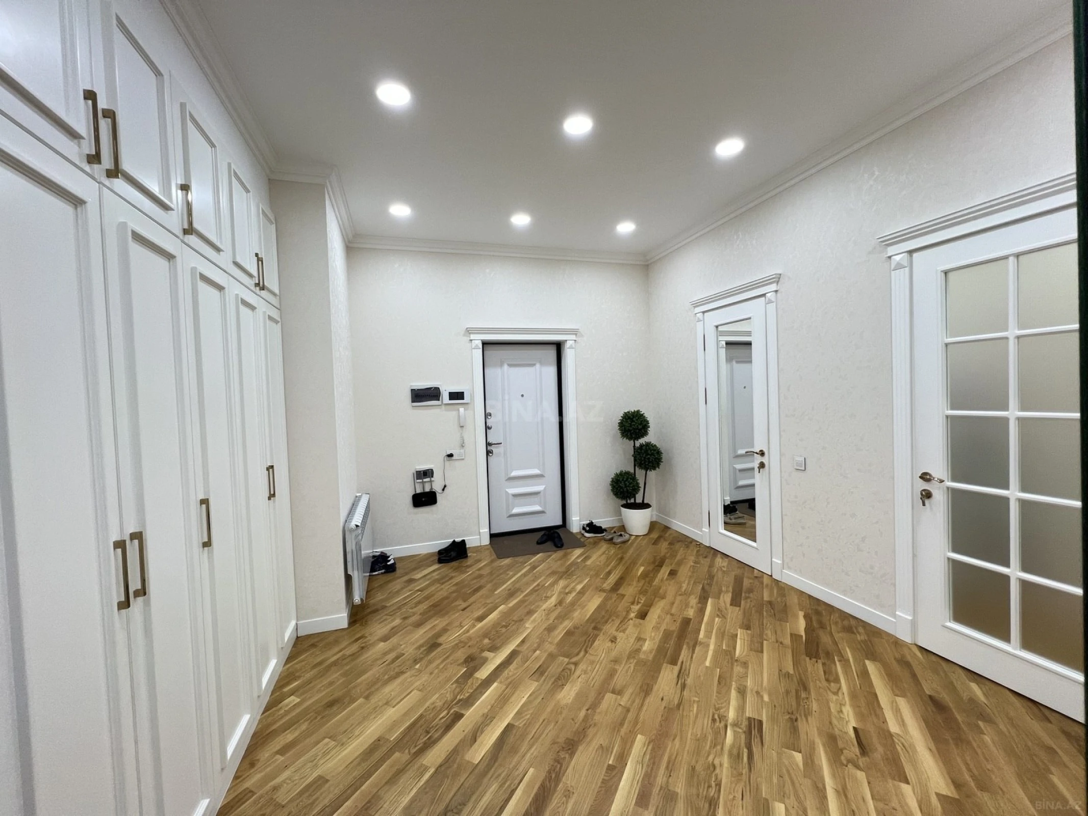 Satılır 3 otaqlı mənzil 140 m²