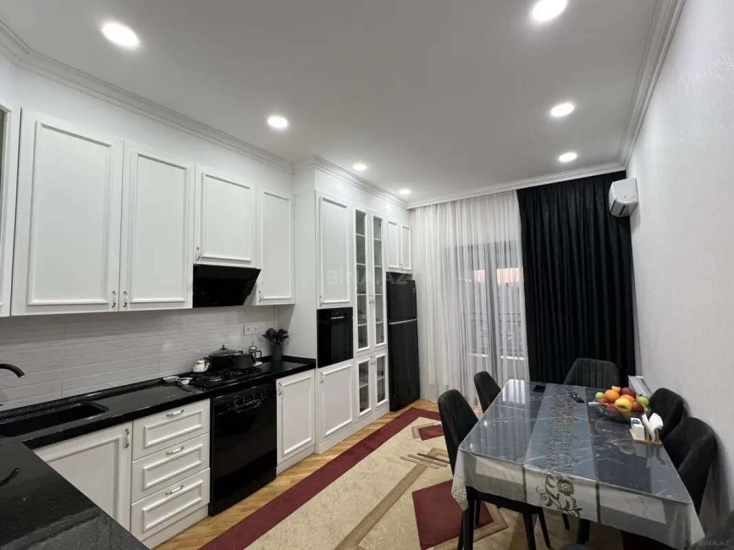 Satılır 3 otaqlı mənzil 140 m²
