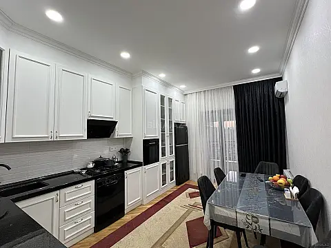 Satılır 3 otaqlı mənzil 140 m²