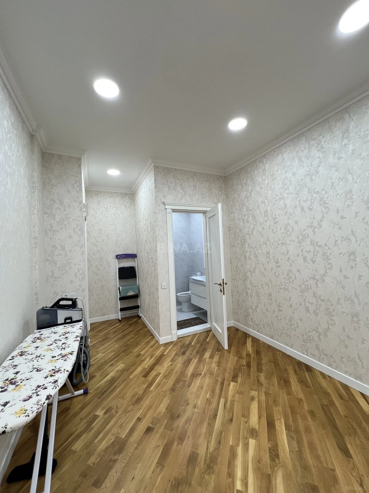 Satılır 3 otaqlı mənzil 140 m²