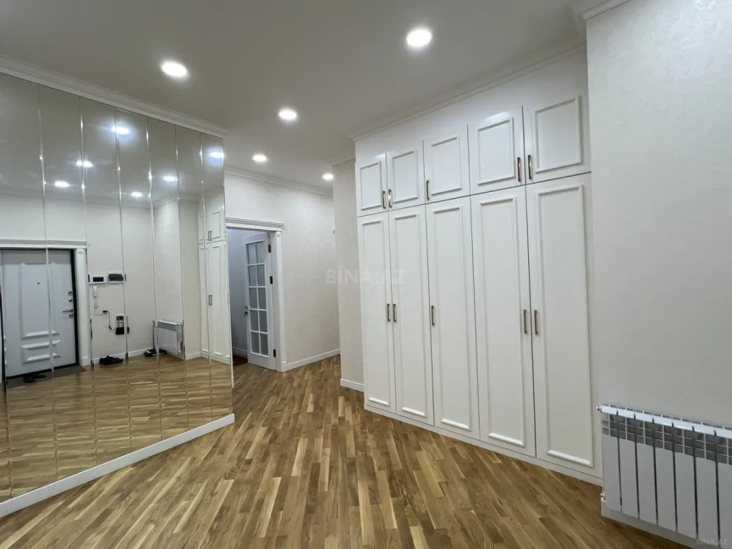 Satılır 3 otaqlı mənzil 140 m²