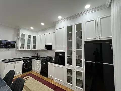 Satılır 3 otaqlı mənzil 140 m²