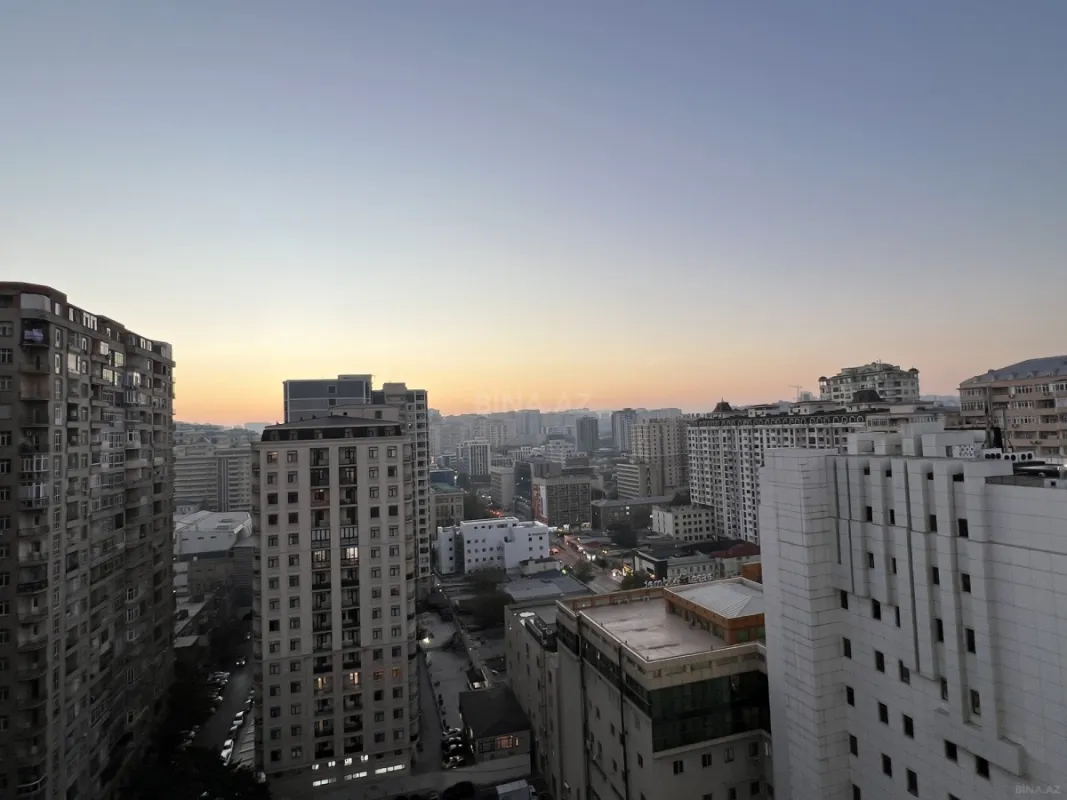 Satılır 3 otaqlı mənzil 140 m²