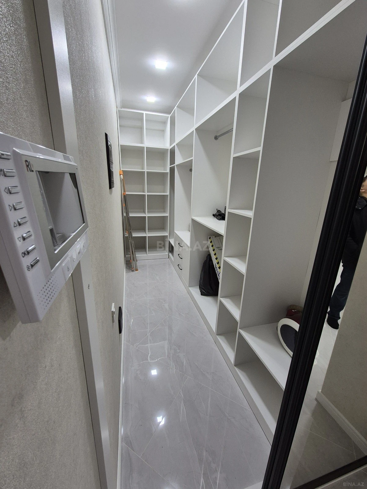 Kirayə verilir 3 otaqlı mənzil 156 m²