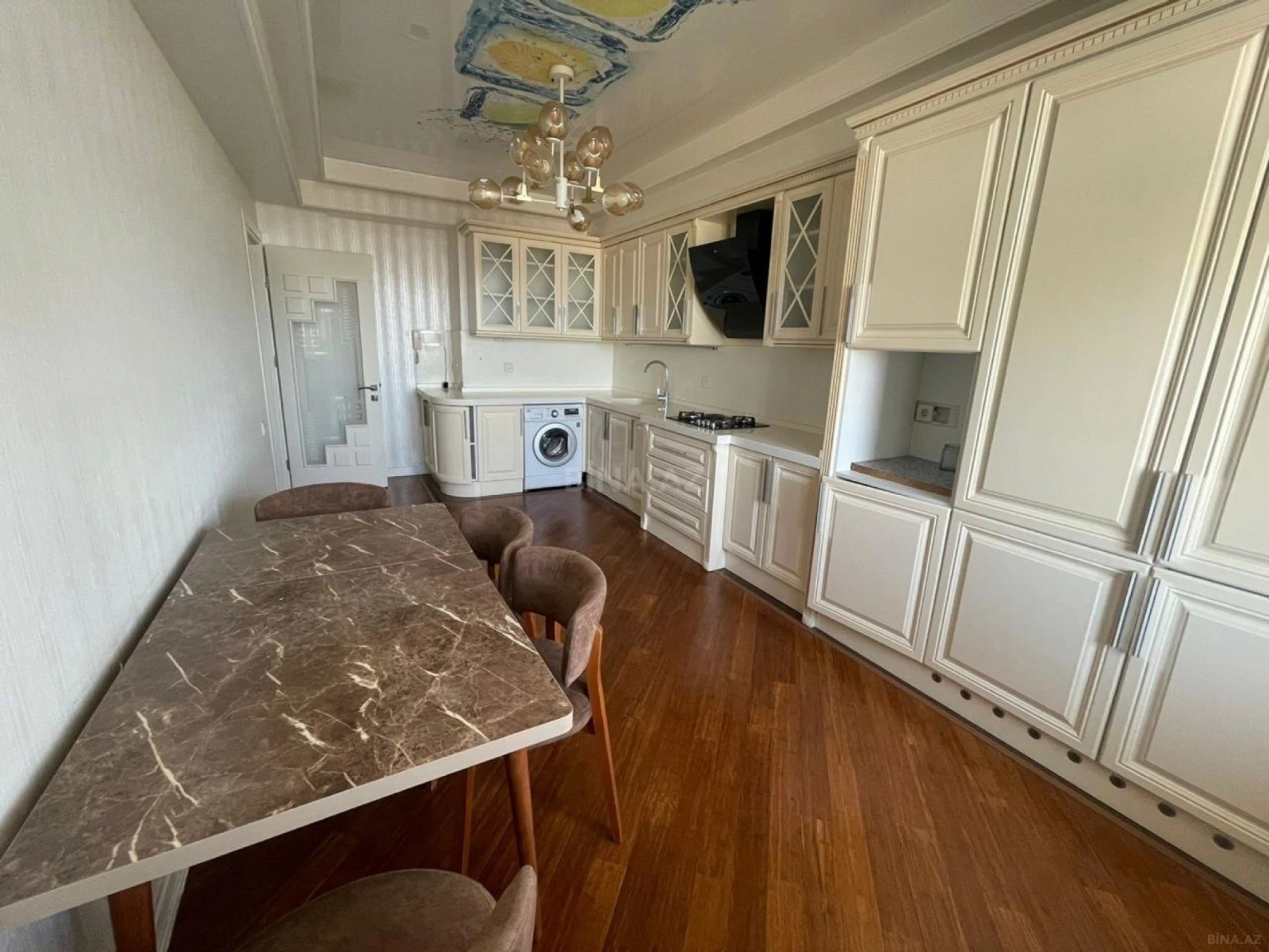 Kirayə verilir 2 otaqlı mənzil 90 m²