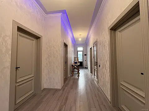 Satılır 6 otaqlı həyət evi 220 m²