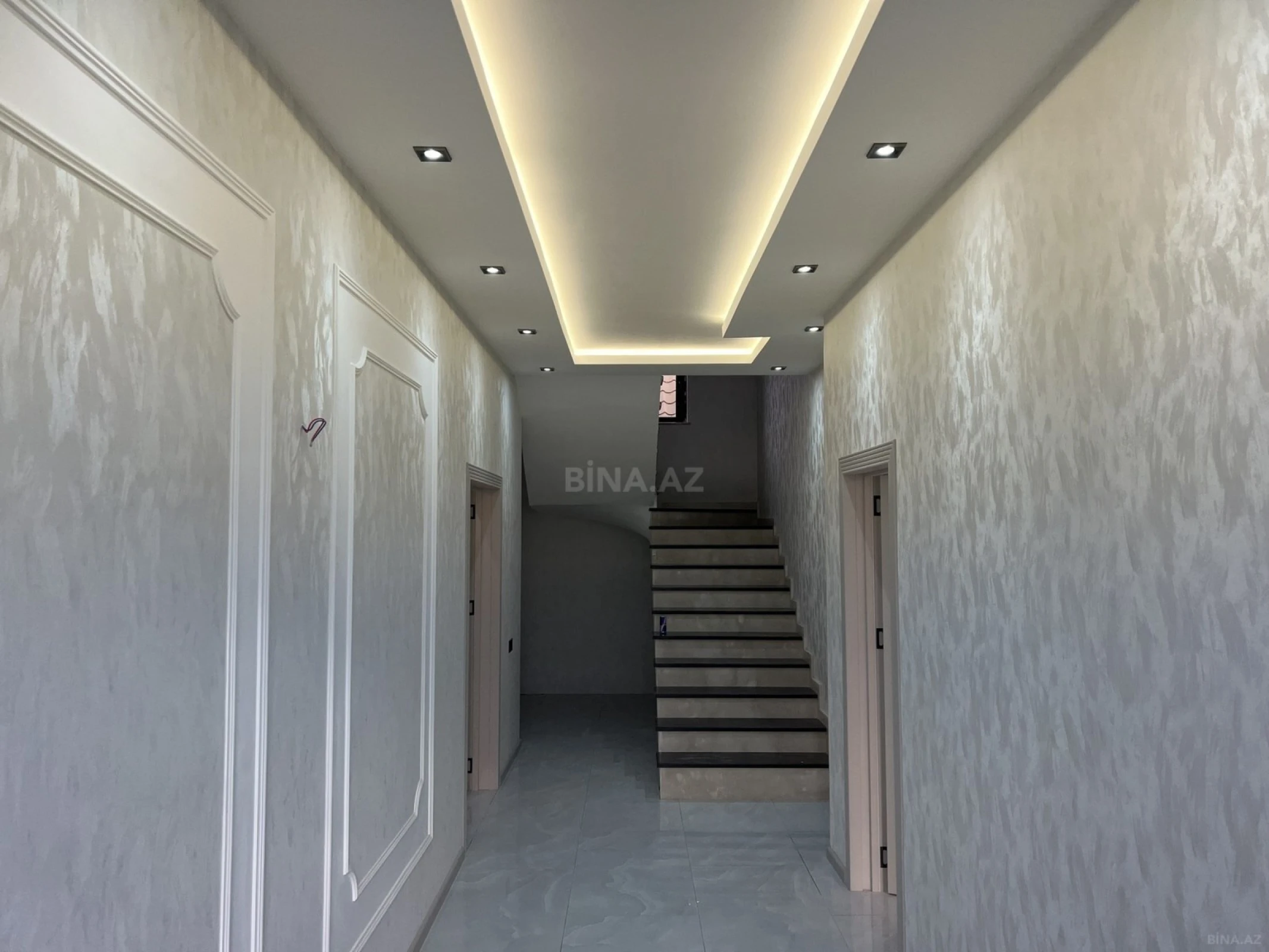 Satılır 6 otaqlı həyət evi 220 m²