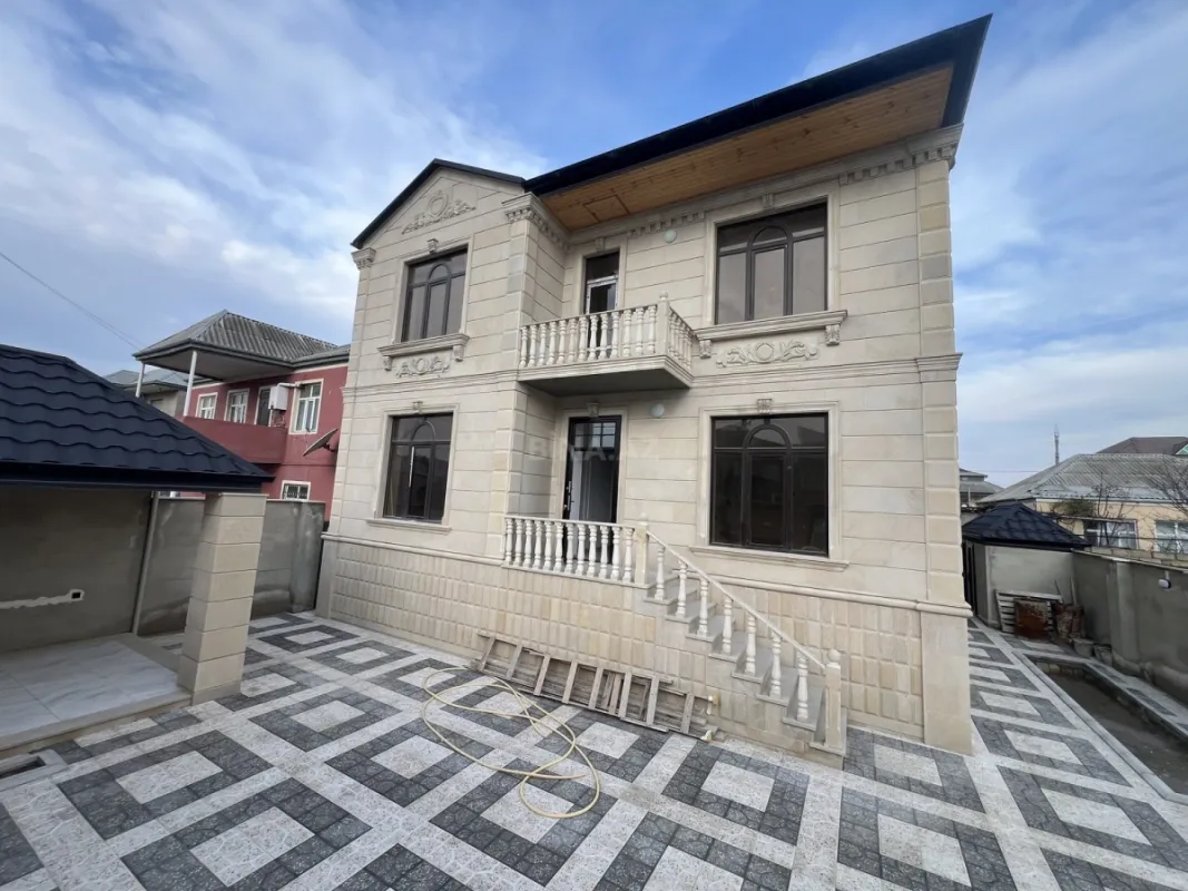 Satılır 6 otaqlı həyət evi 220 m²