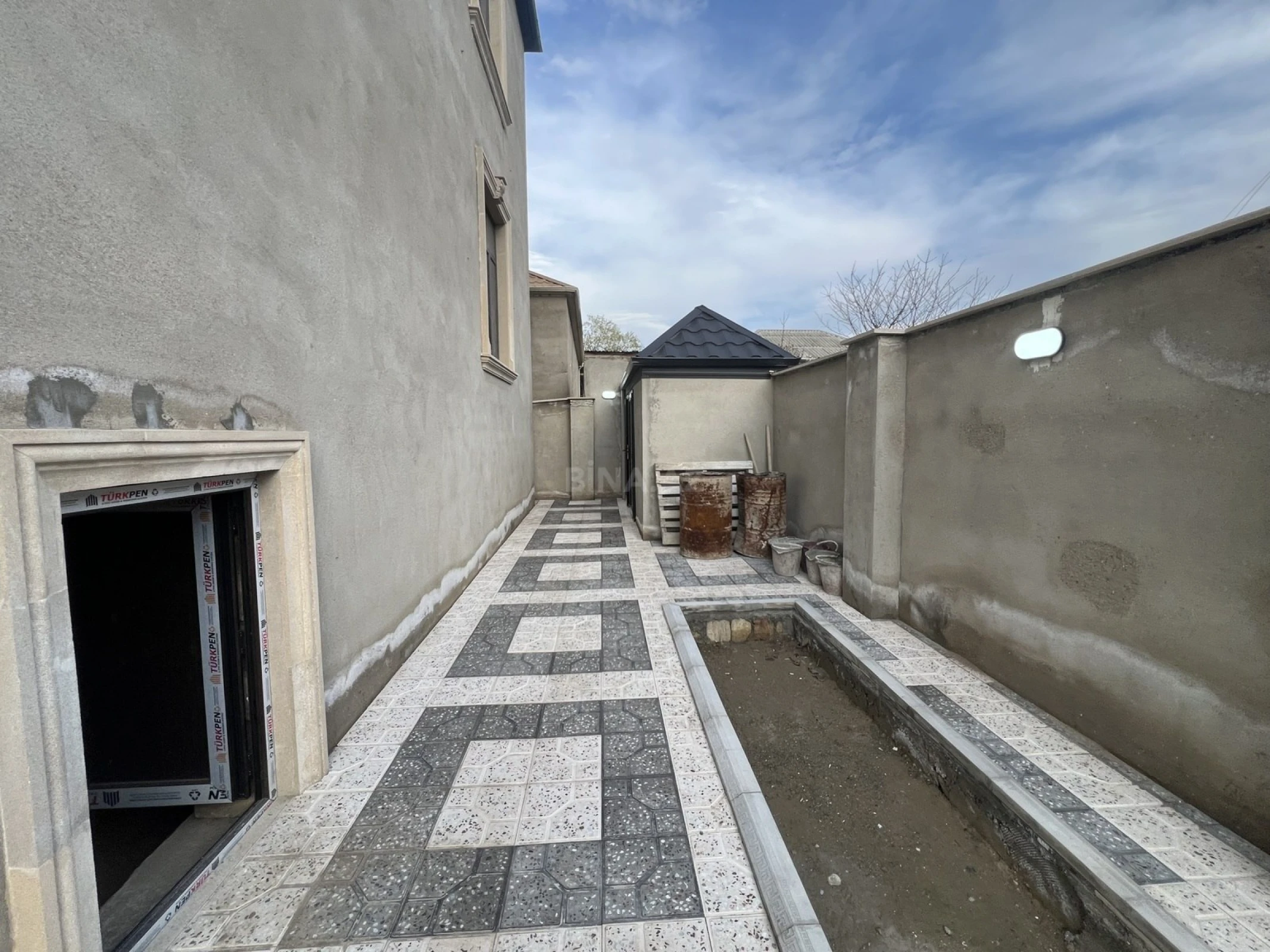 Satılır 6 otaqlı həyət evi 220 m²