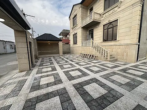 Satılır 6 otaqlı həyət evi 220 m²