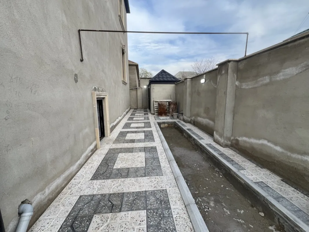 Satılır 6 otaqlı həyət evi 220 m²