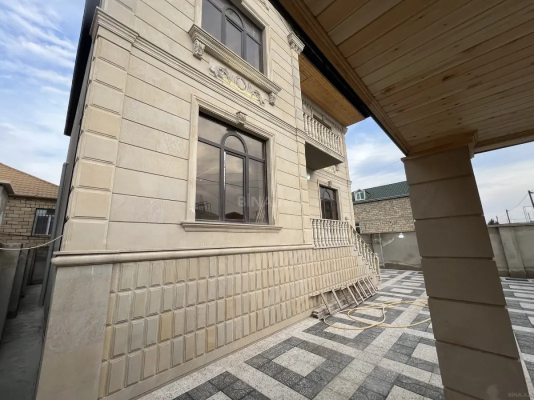 Satılır 6 otaqlı həyət evi 220 m²