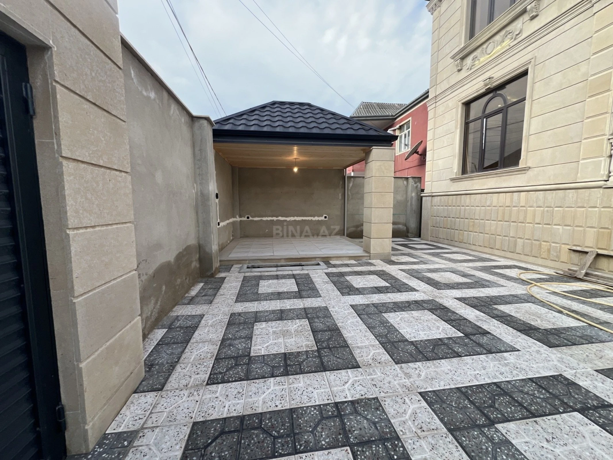 Satılır 6 otaqlı həyət evi 220 m²