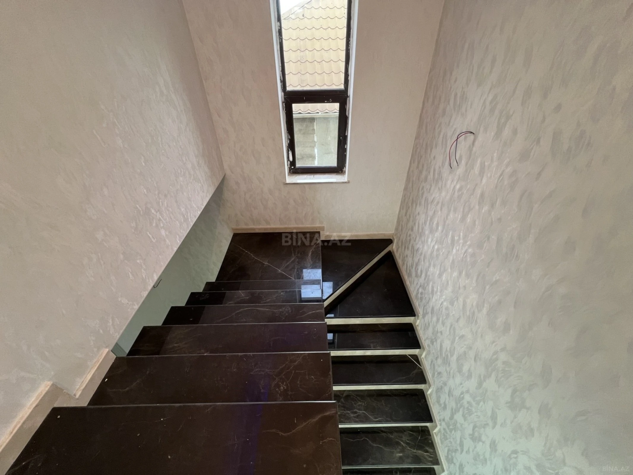 Satılır 6 otaqlı həyət evi 220 m²