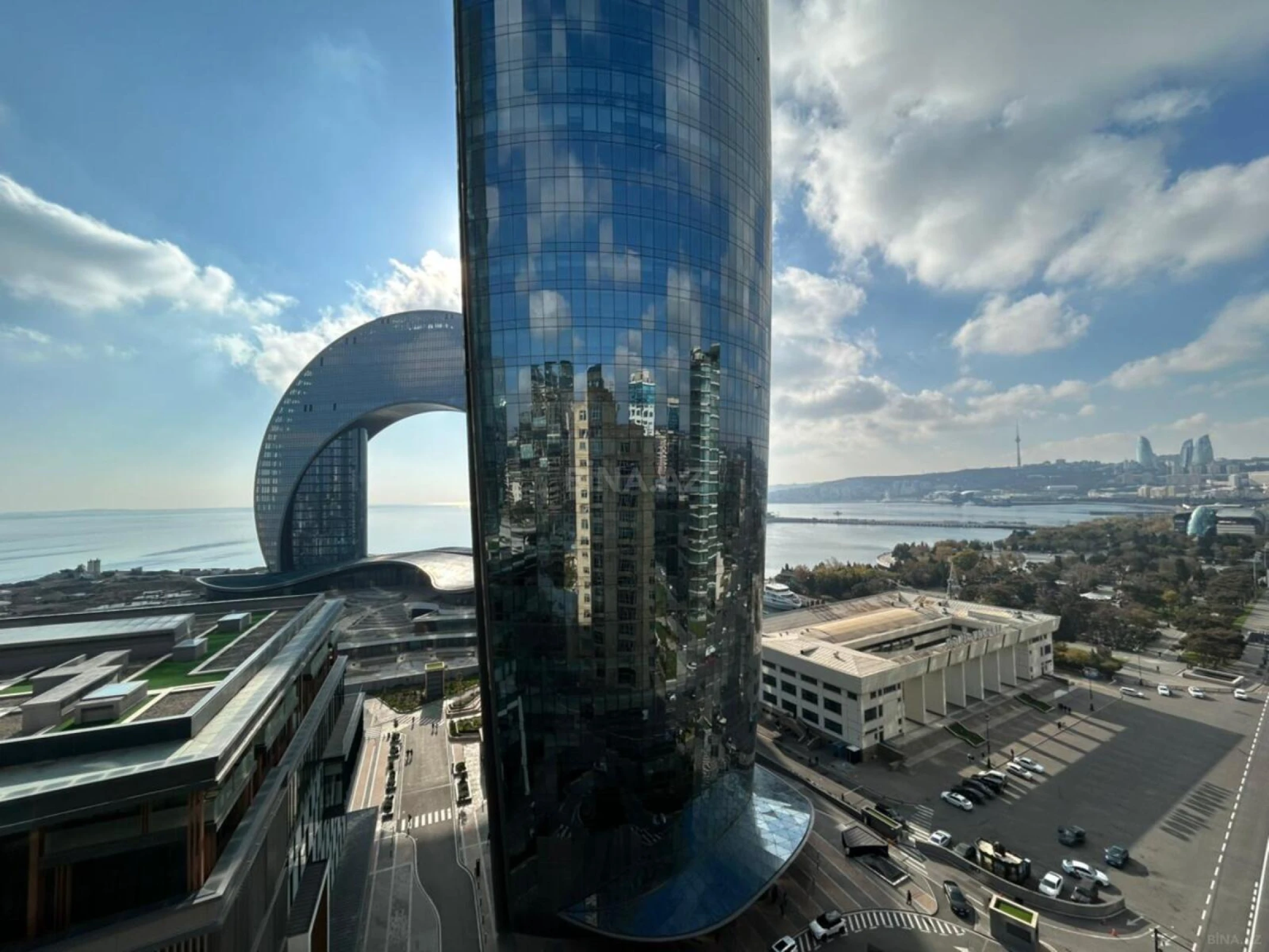 Satılır 4 otaqlı mənzil 200 m²