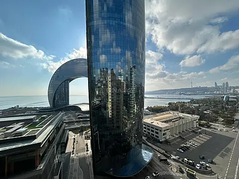 Satılır 4 otaqlı mənzil 200 m²