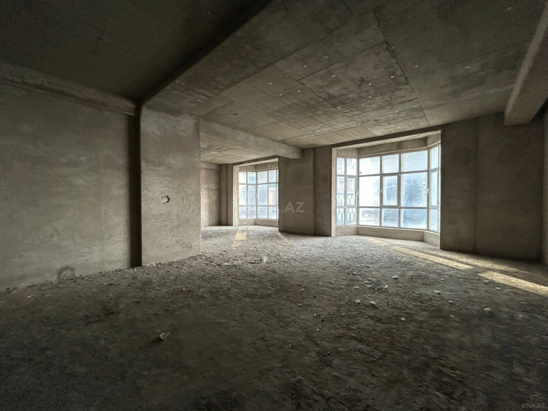 Satılır 4 otaqlı mənzil 200 m²