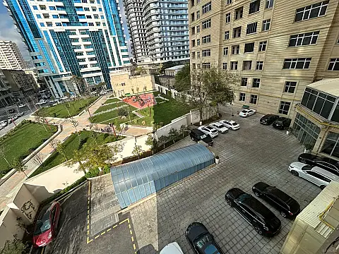 Satılır 4 otaqlı mənzil 200 m²