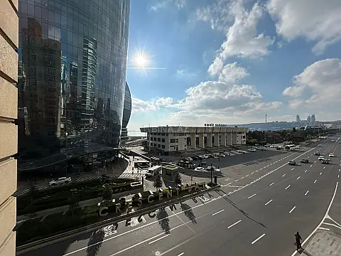 Satılır 4 otaqlı mənzil 200 m²
