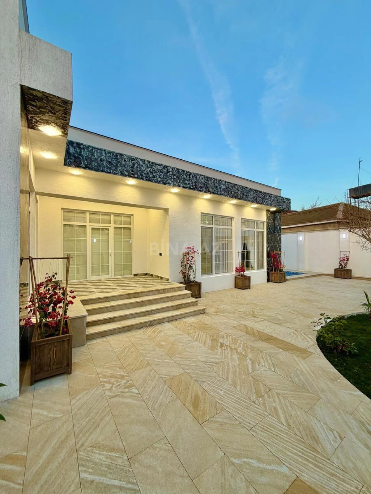 Satılır 5 otaqlı həyət evi 180 m²