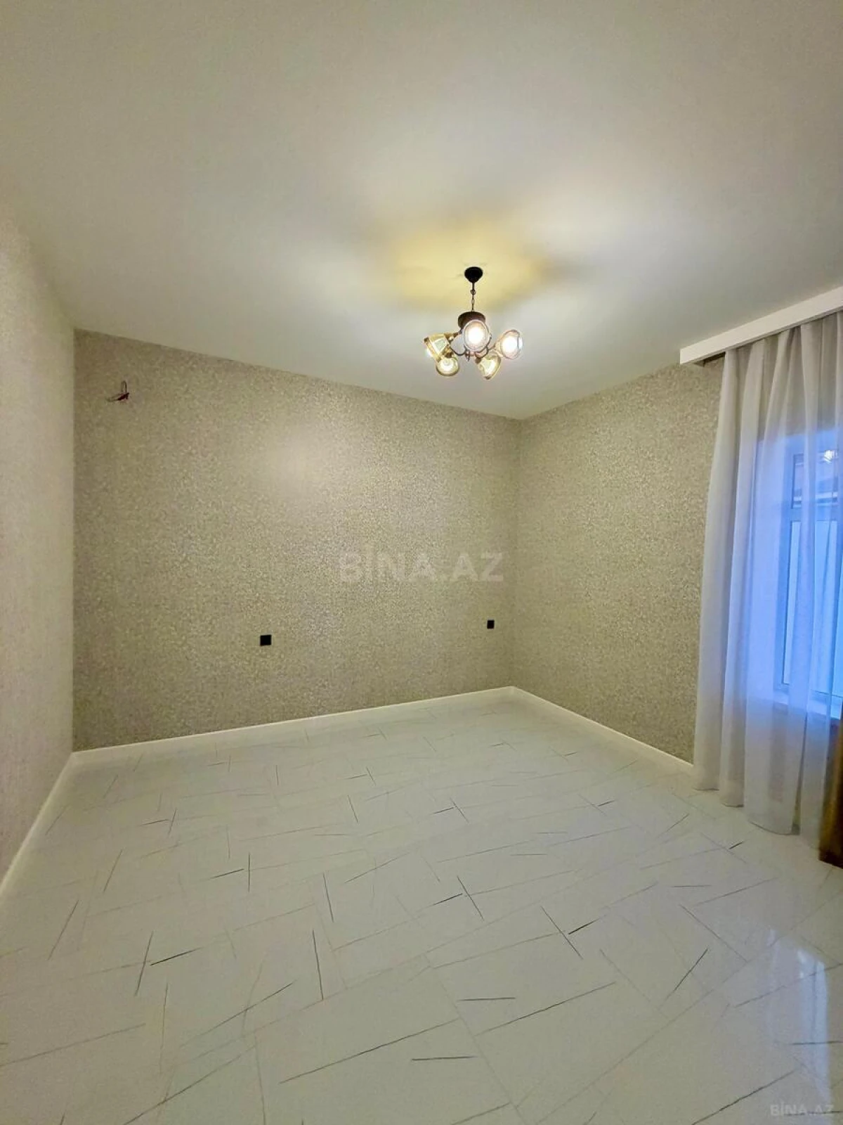 Satılır 5 otaqlı həyət evi 180 m²