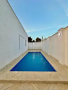 Satılır 5 otaqlı həyət evi 180 m²