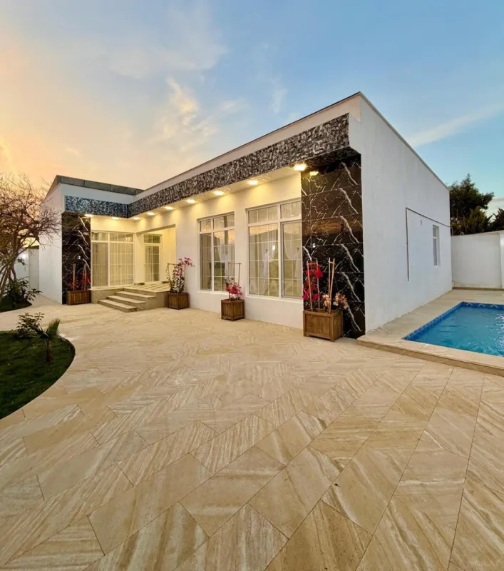 Satılır 5 otaqlı həyət evi 180 m²