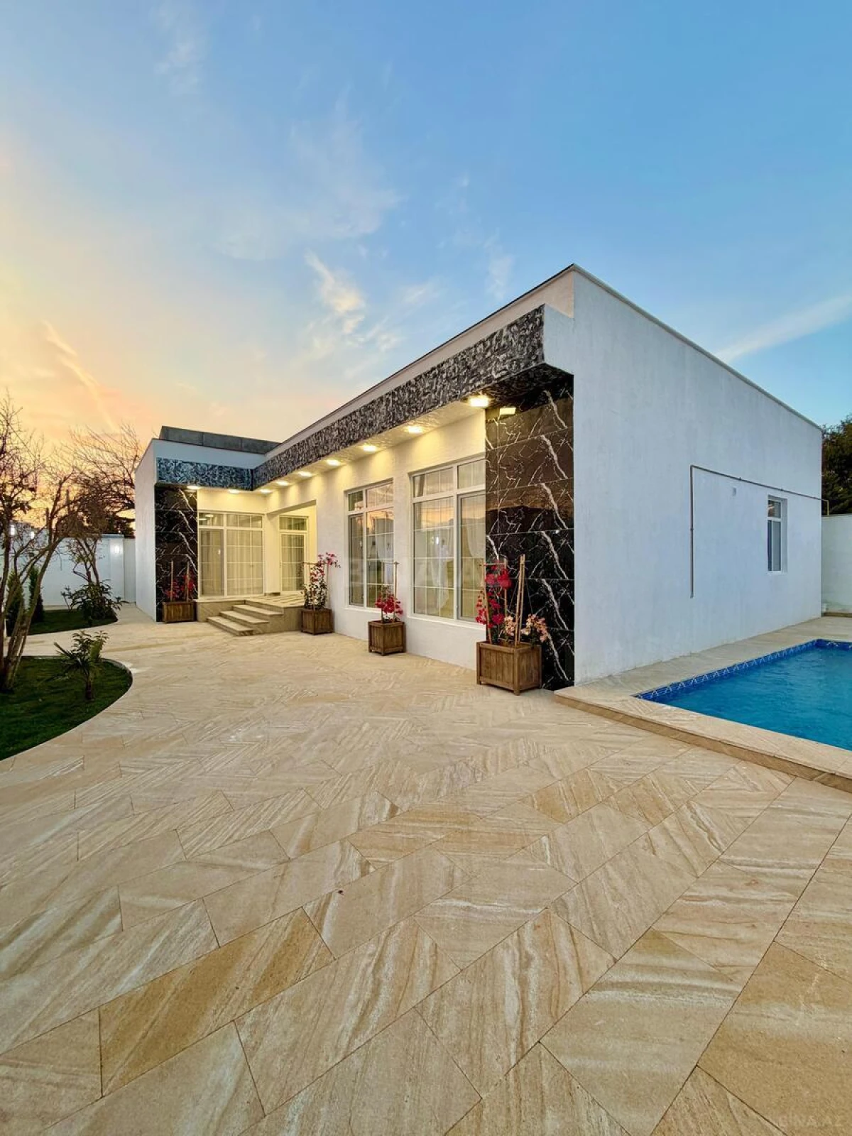 Satılır 5 otaqlı həyət evi 180 m²