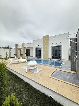 Satılır 4 otaqlı həyət evi 160 m²