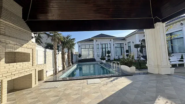 Satılır 5 otaqlı həyət evi 230 m²