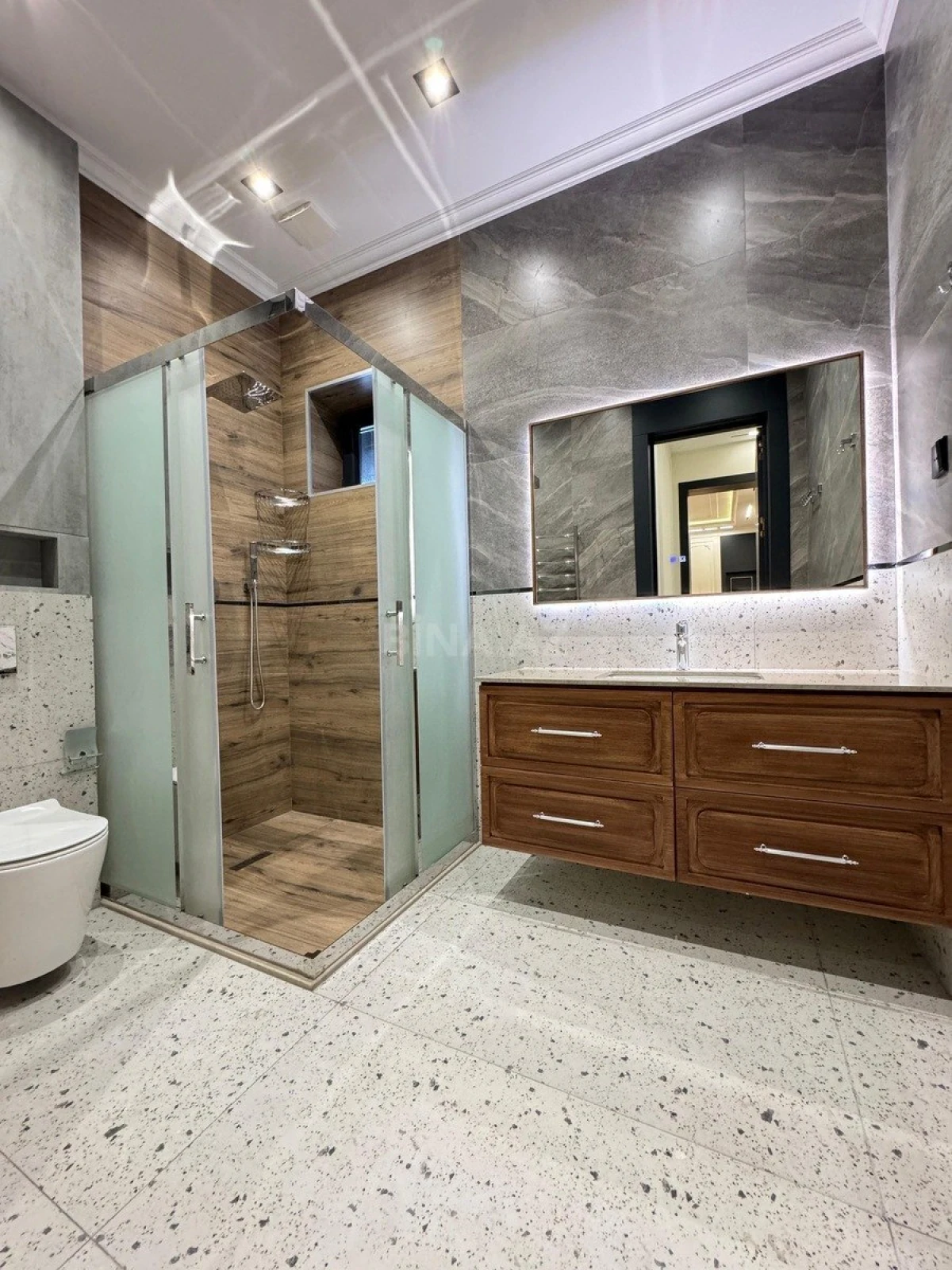 Satılır 5 otaqlı həyət evi 230 m²