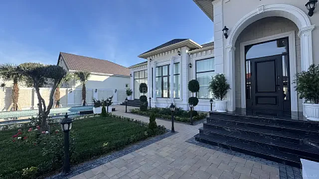 Satılır 5 otaqlı həyət evi 230 m²