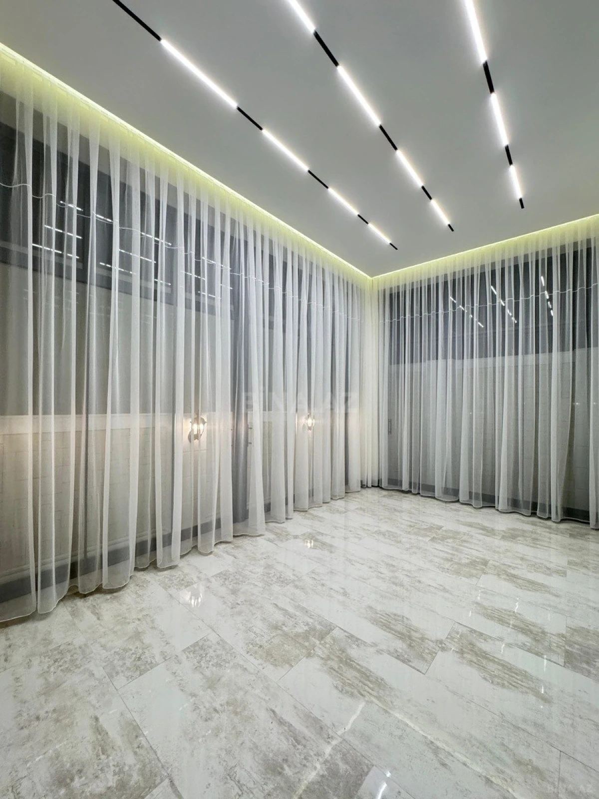 Satılır 5 otaqlı həyət evi 230 m²