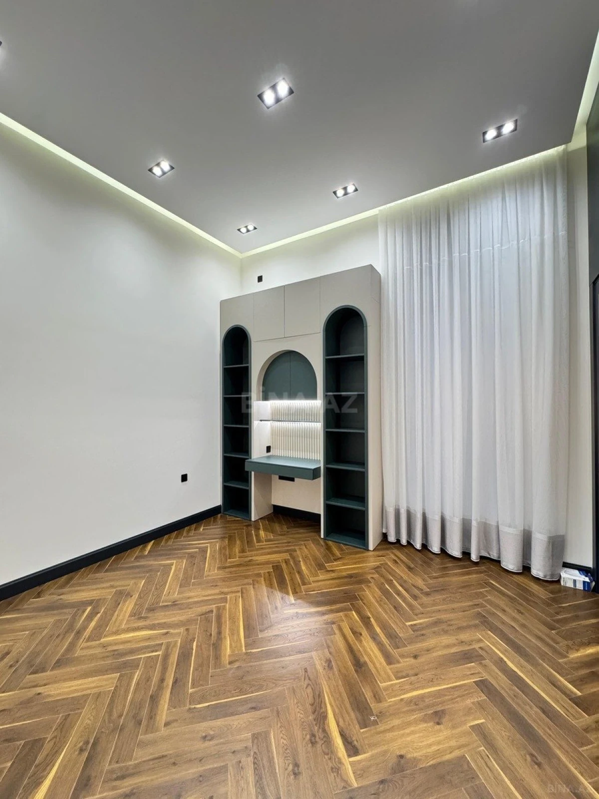 Satılır 5 otaqlı həyət evi 230 m²